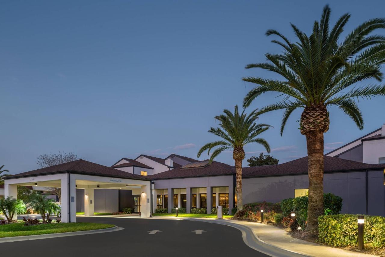 Готель Courtyard By Marriott Orlando Airport Екстер'єр фото