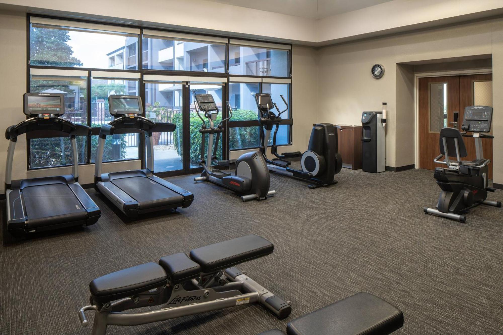 Готель Courtyard By Marriott Orlando Airport Екстер'єр фото