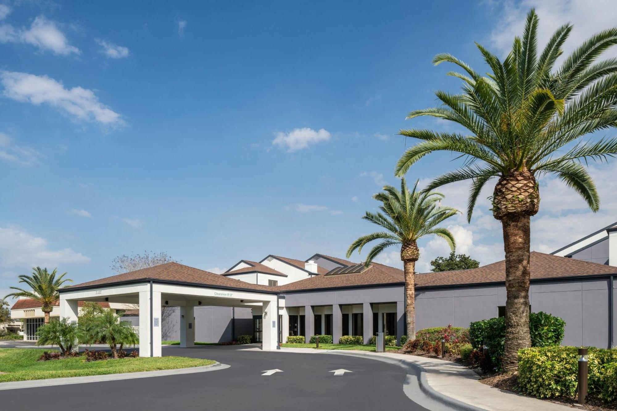 Готель Courtyard By Marriott Orlando Airport Екстер'єр фото